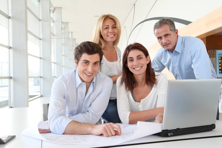 Teamarbeit im Büro für Ausbildung Erzieher und Beruf Pädagogische Fachkraft bei ILL